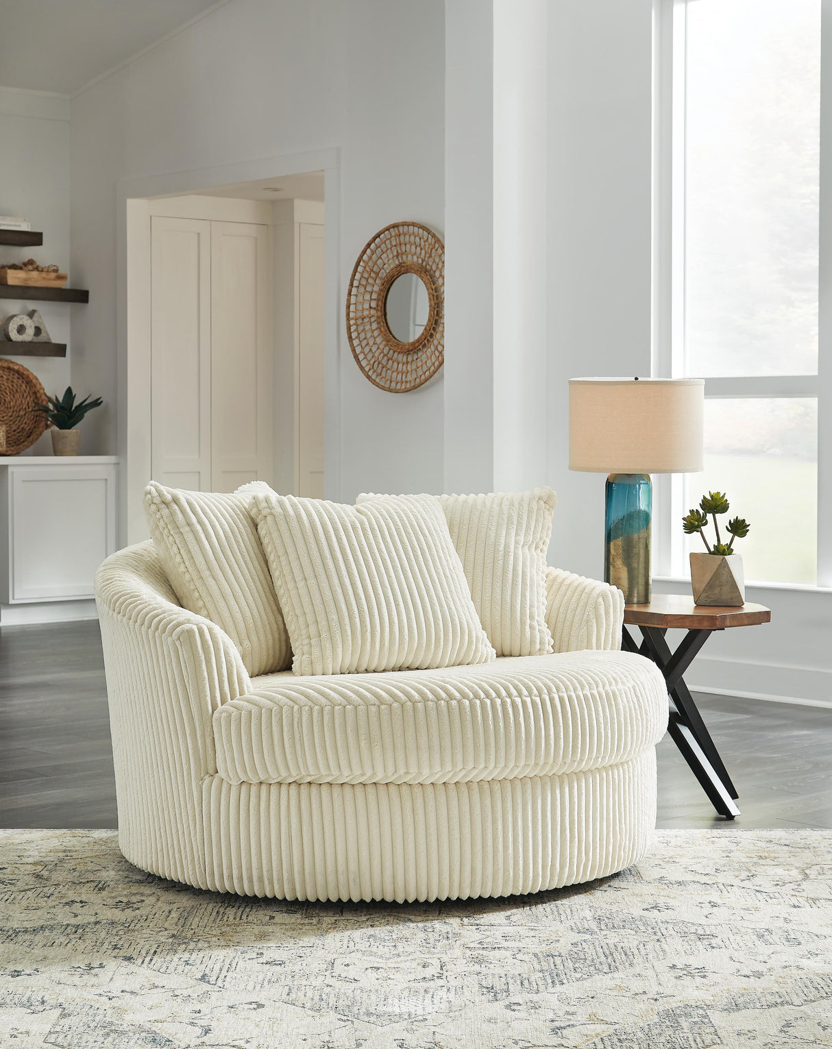 Lindyn Oversized Swivel Accent Chair - 2110421