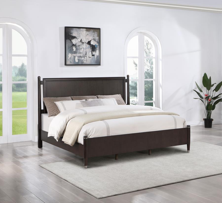 Emberlyn Wood Queen Poster Bed Brown - 223061Q