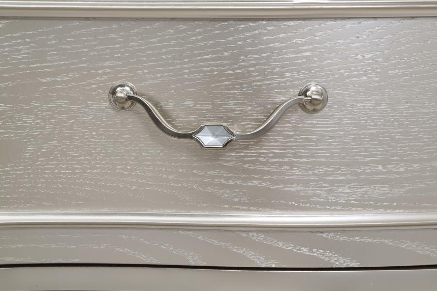 Evangeline 6-drawer Bedroom Chest Silver Oak - 223395