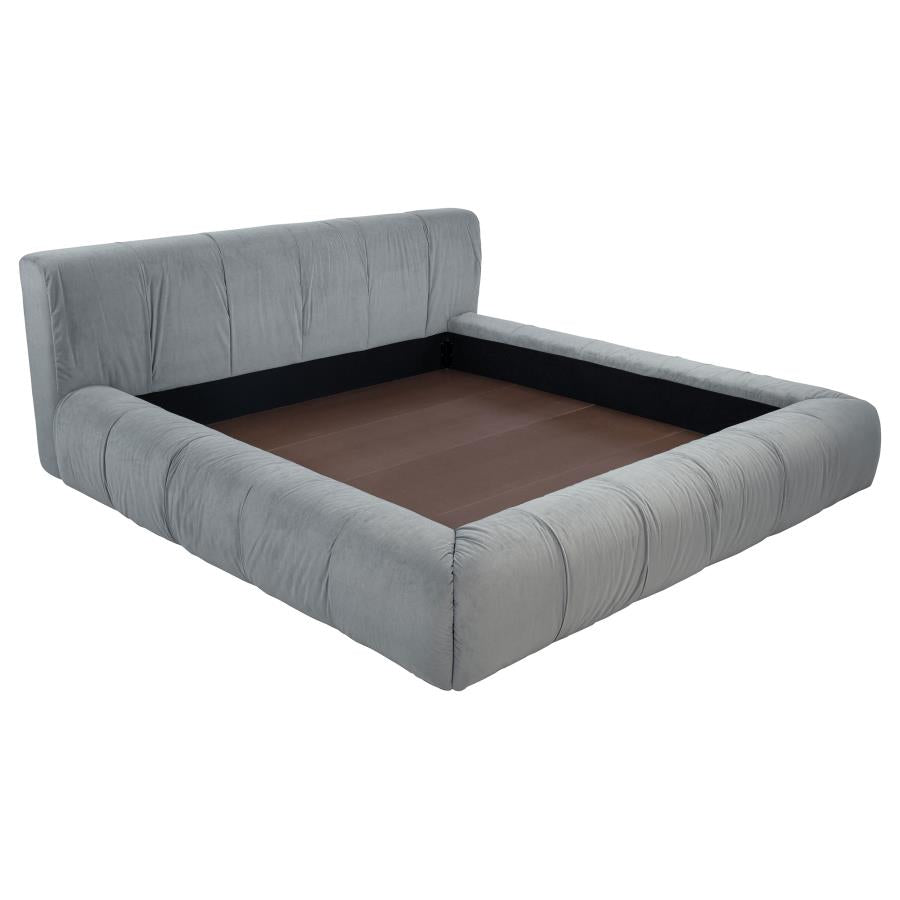 Wilshire Upholstered California King Platform Bed Grey - 315981KW