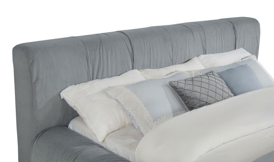 Wilshire Upholstered California King Platform Bed Grey - 315981KW
