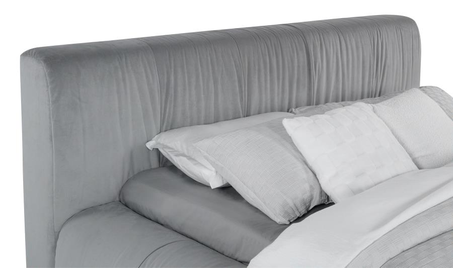 Wilshire Upholstered Queen Platform Bed Grey - 315981Q