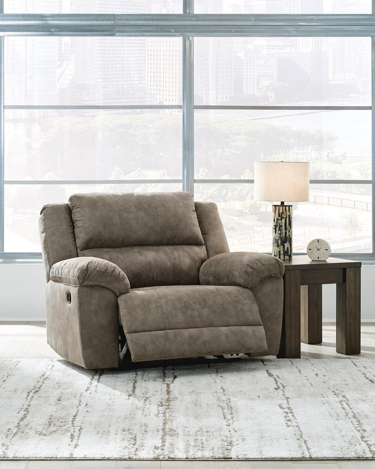 Laresview Oversized Recliner - 3720352