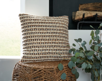 Nealington Pillow - A1000929P