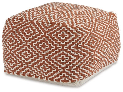 Brynnsen Pouf - A1001056