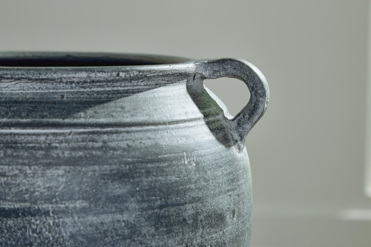 Meadie Vase - A2000628
