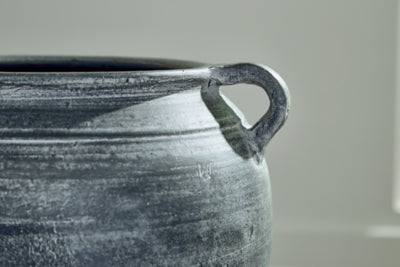 Meadie Vase - A2000628