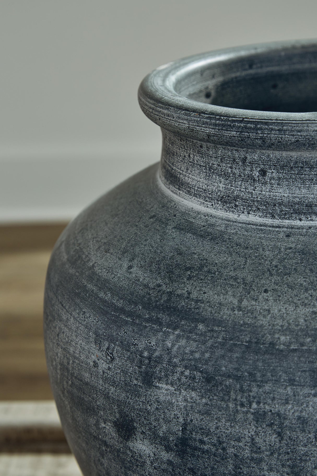 Meadie Vase - A2000629