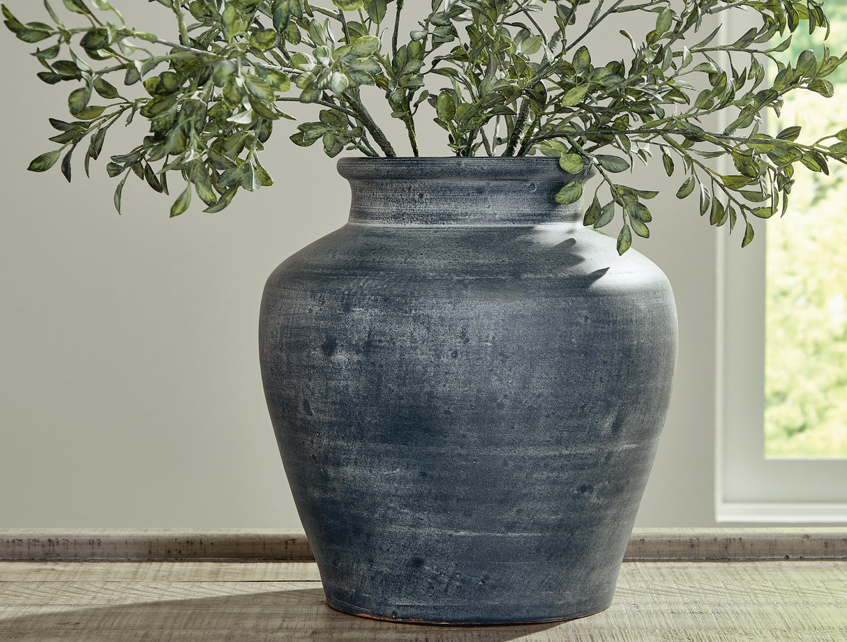 Meadie Vase - A2000629