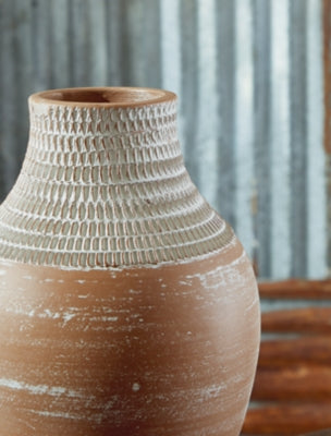 Reclove Vase - A2000642