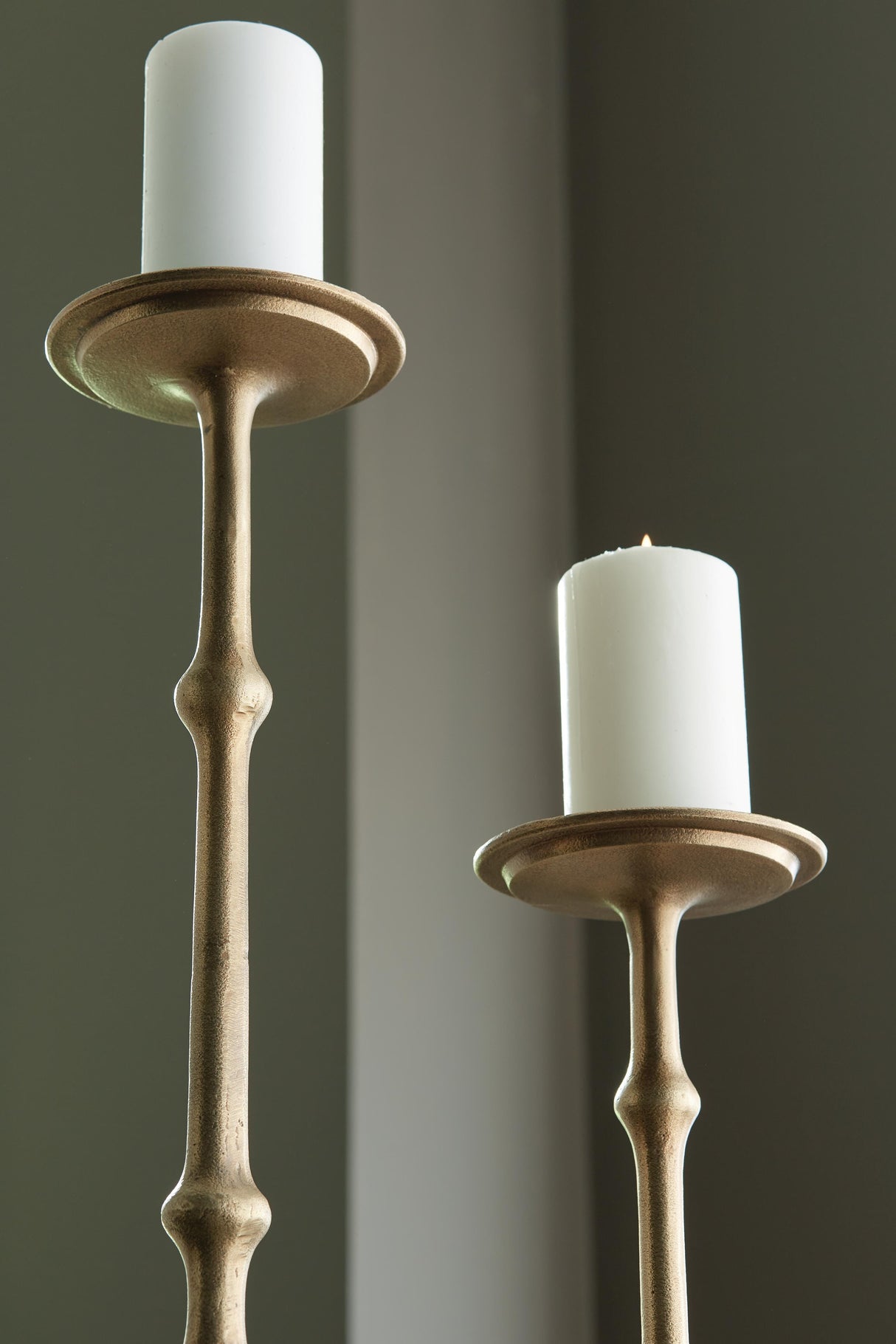 Larwick Candle Holder (Set of 2) - A2000683