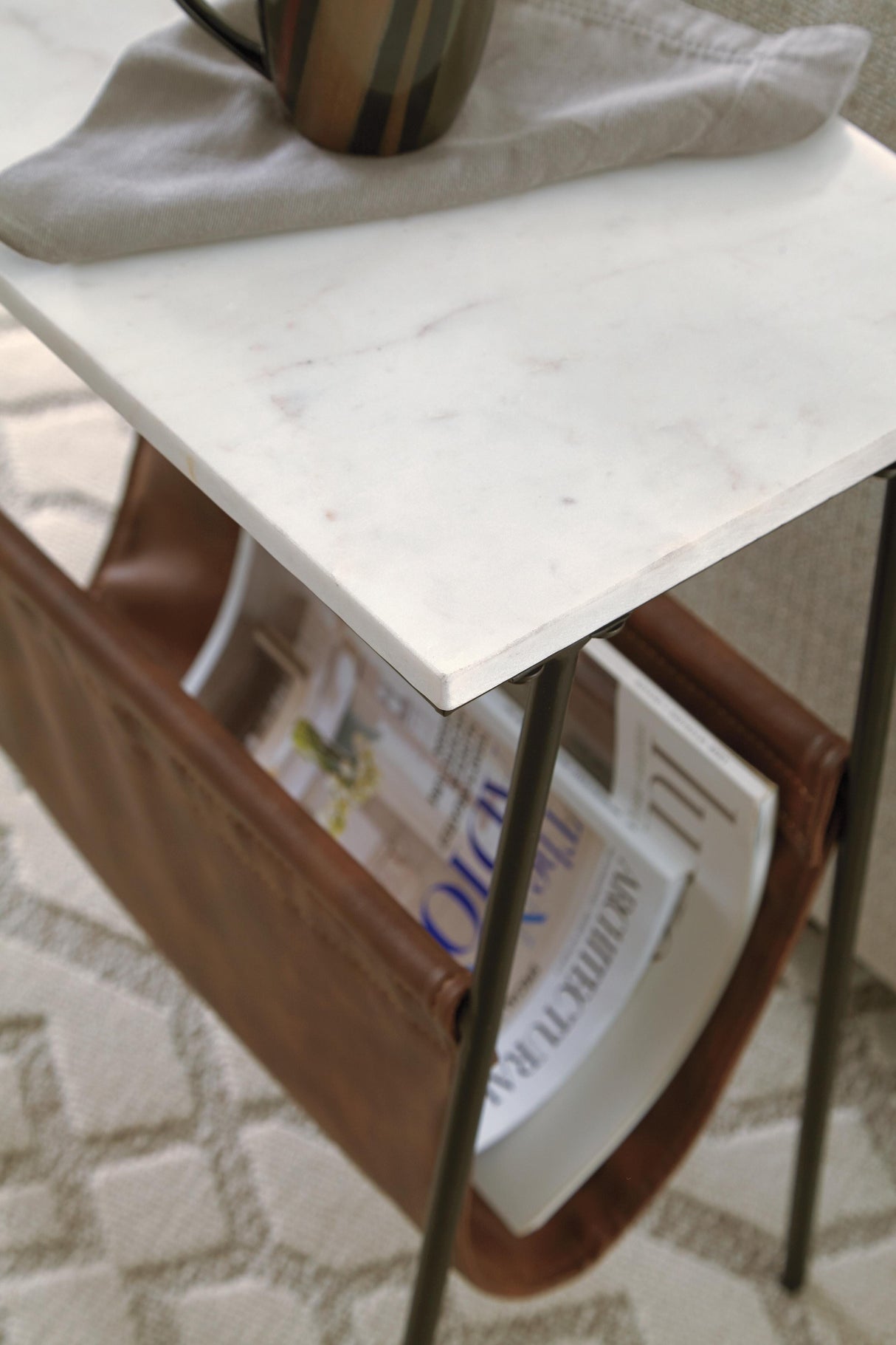 Etanbury Accent Table - A4000254