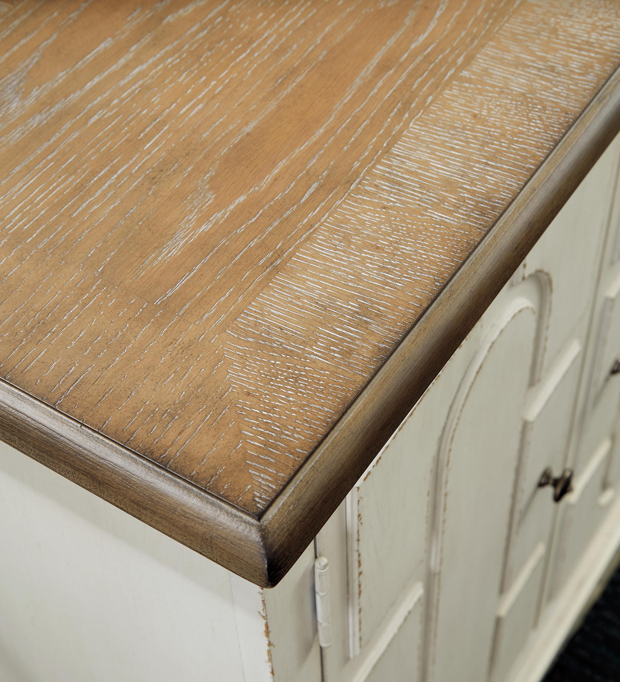 Roranville Accent Cabinet - A4000268