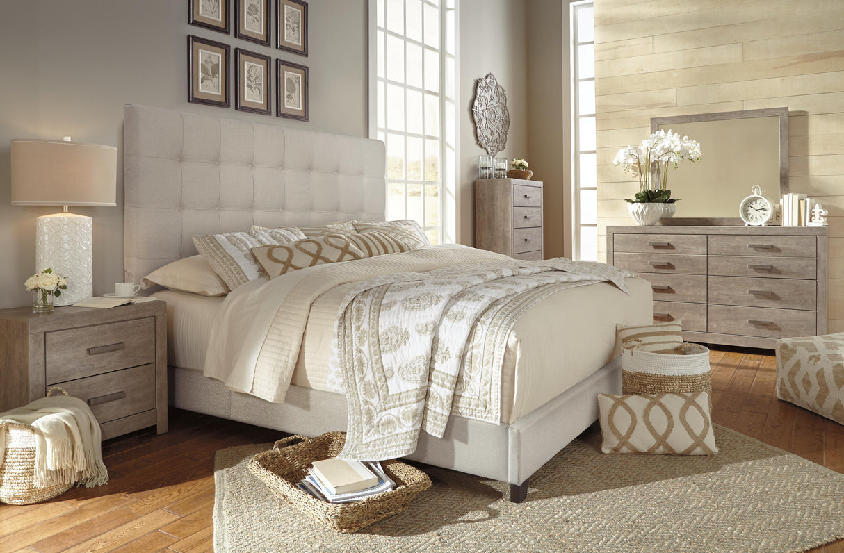 Dolante Queen Upholstered Bed - B130-581