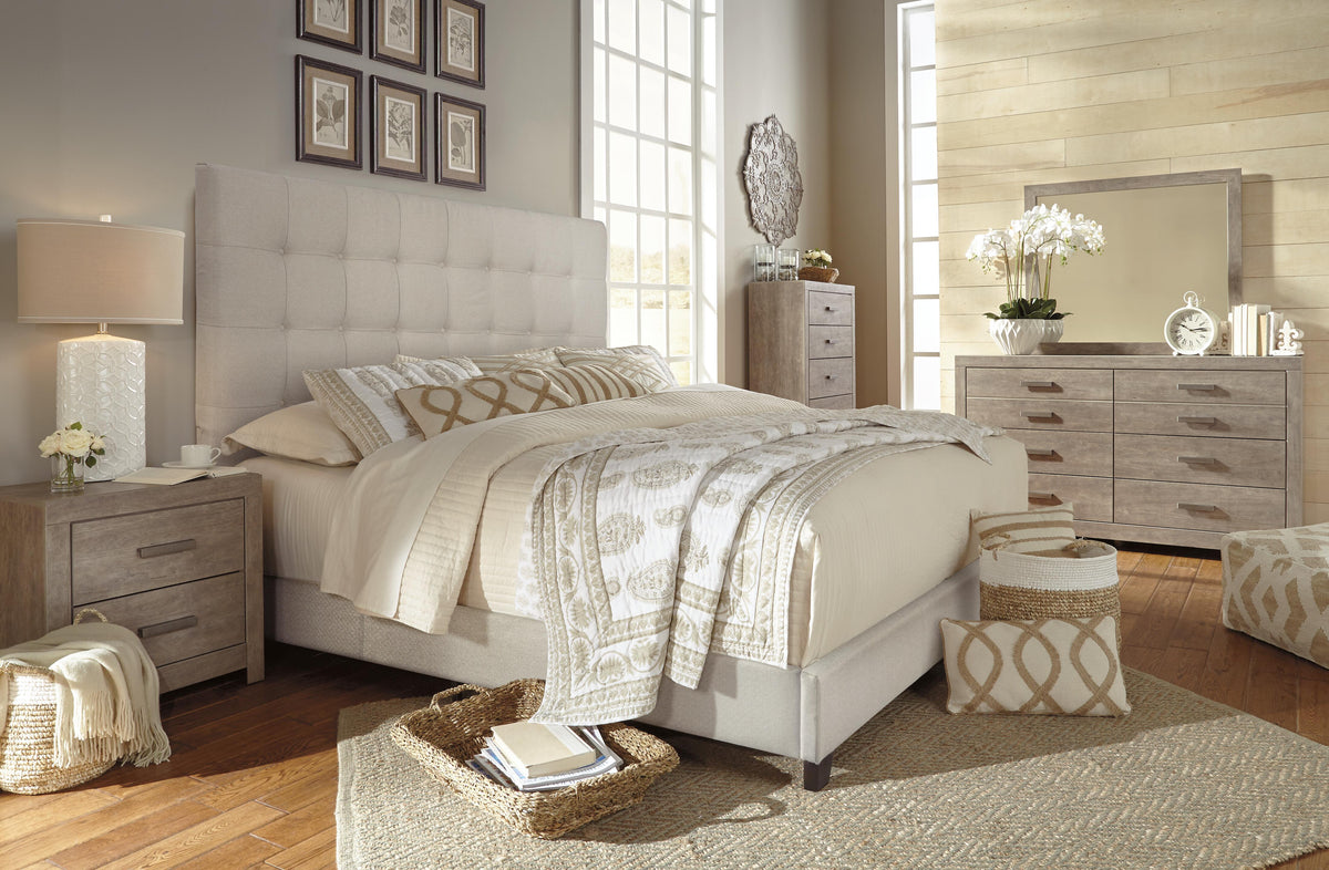 Dolante Queen Upholstered Bed - B130-581