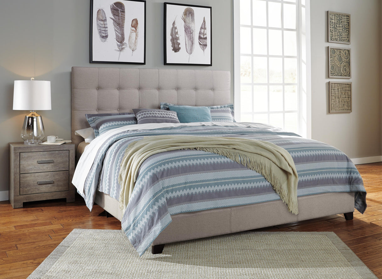 Dolante Queen Upholstered Bed - B130-581