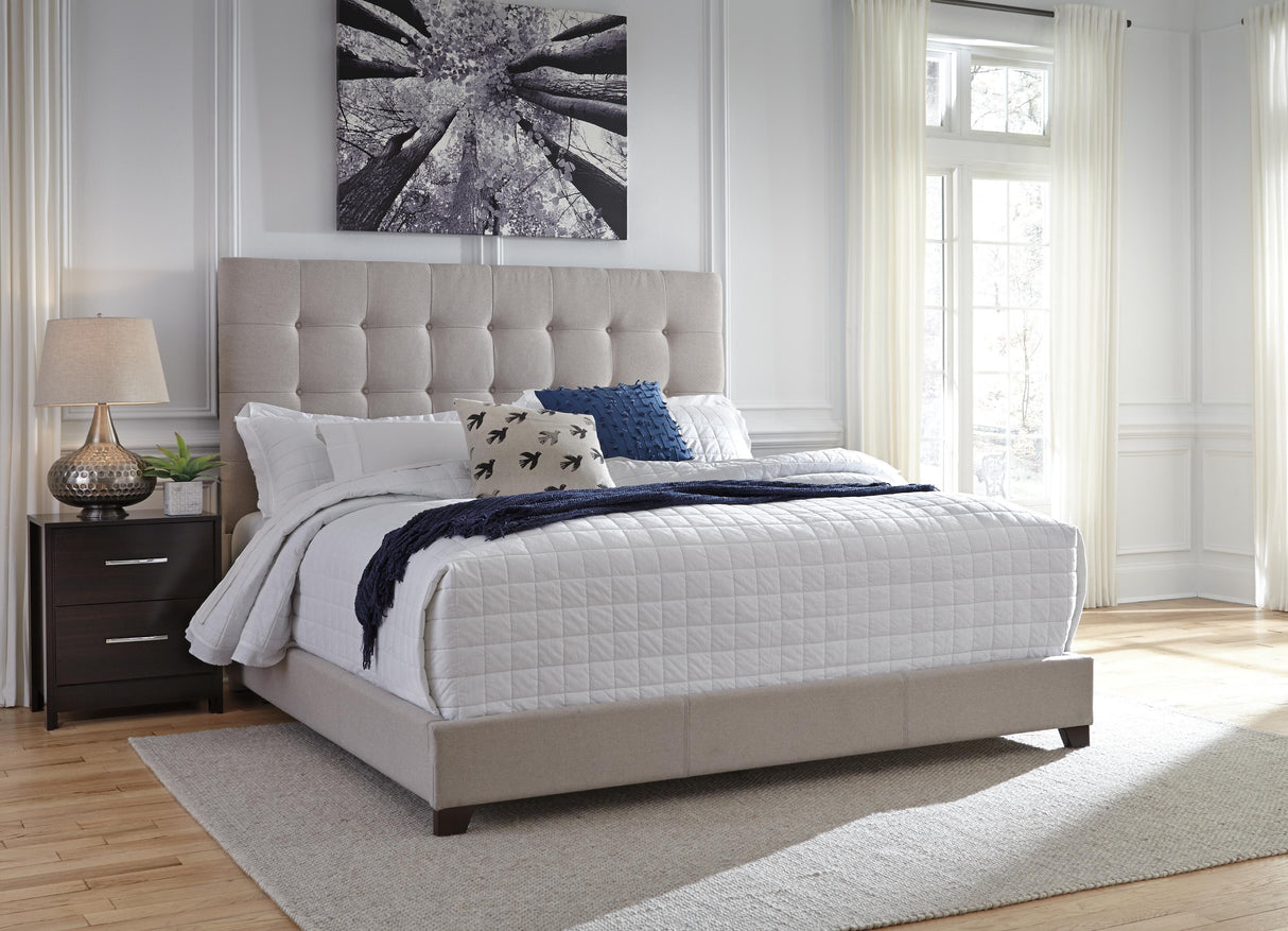 Dolante Queen Upholstered Bed - B130-581