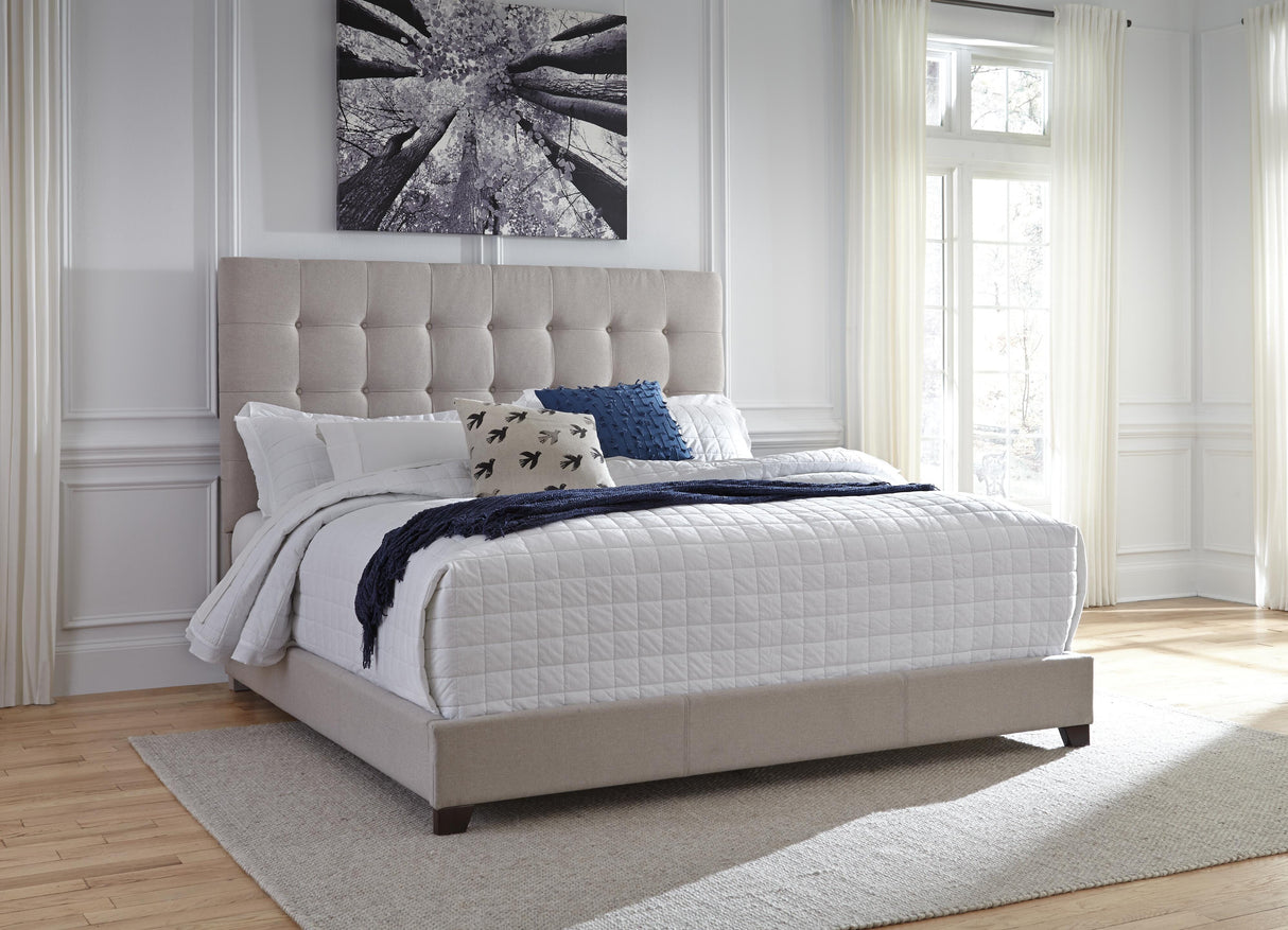 Dolante Queen Upholstered Bed - B130-581
