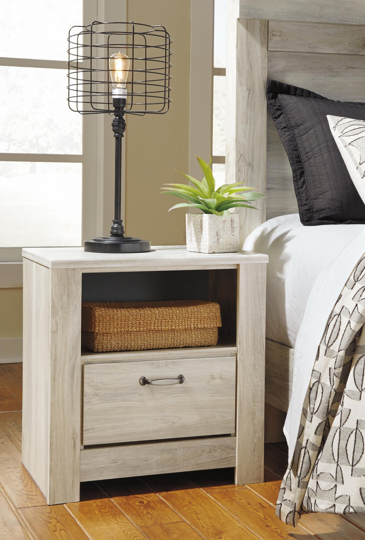 Bellaby King Panel Bed and 2 Nightstands - B331B25