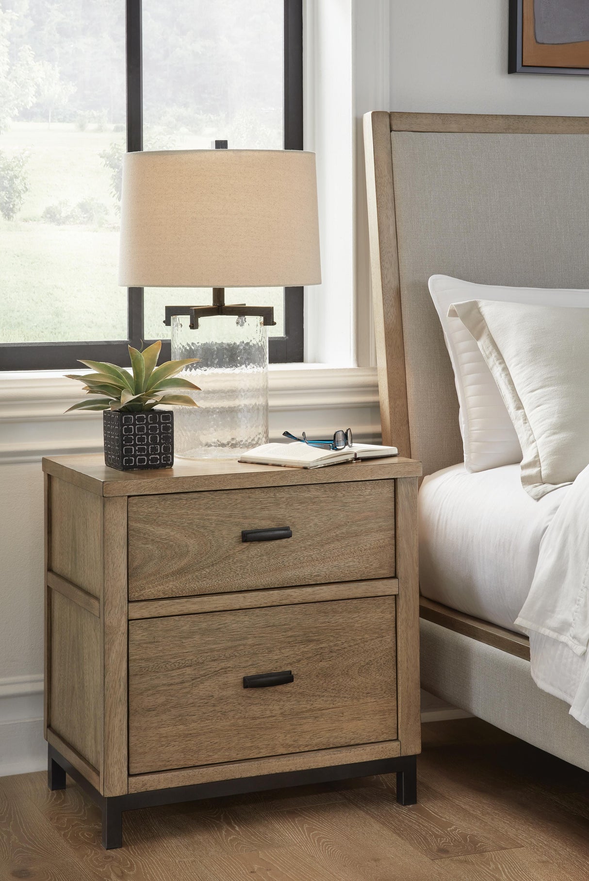 Tomtyn Nightstand - B622-92