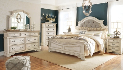 Realyn King Upholstered Panel Bed - B743B6