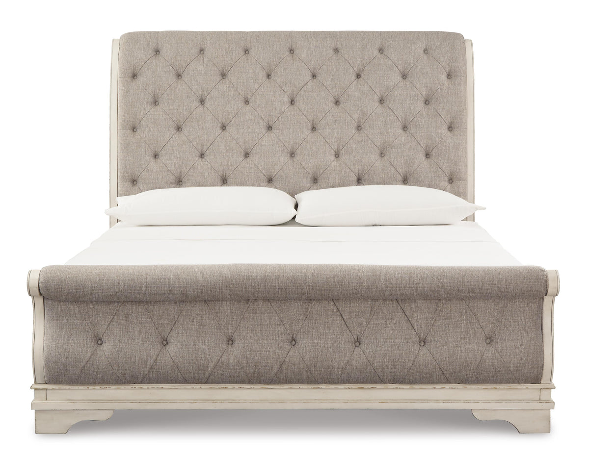 Realyn King Sleigh Bed - B743B11