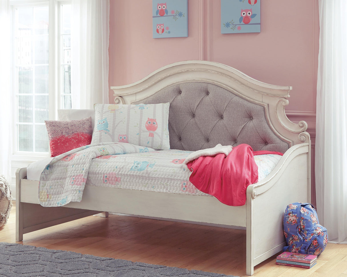 Realyn Twin Day Bed - B743-80
