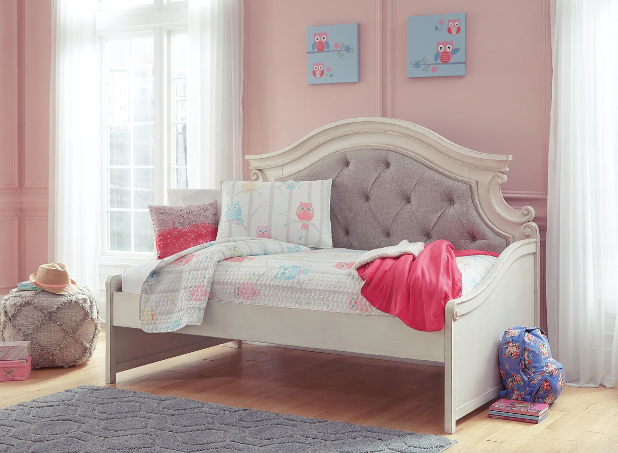 Realyn Twin Day Bed - B743-80