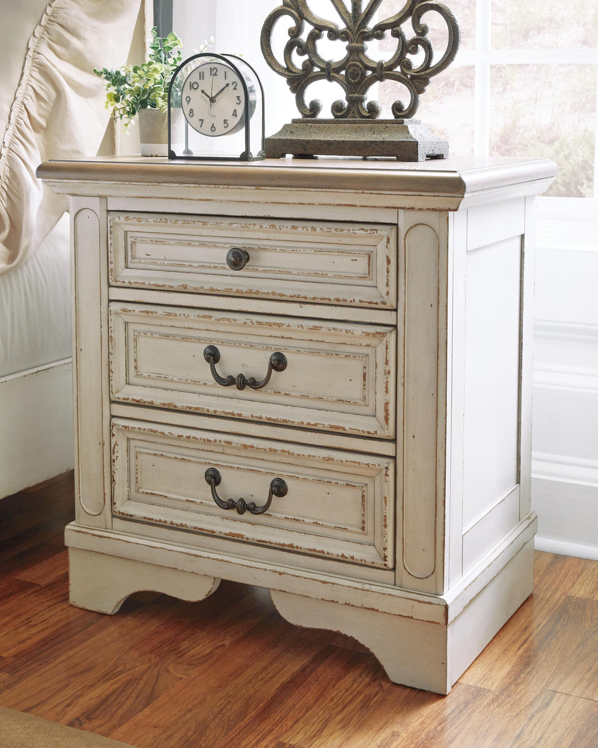 Realyn Dresser and 2 Nightstands - B743B39