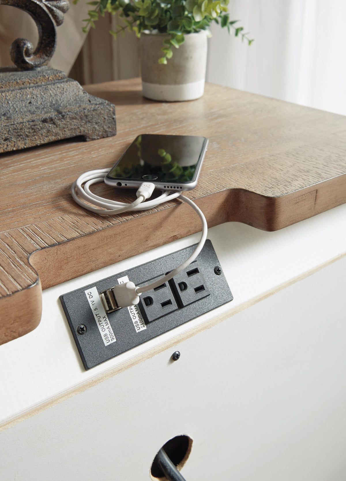 Realyn Nightstand - B743-93