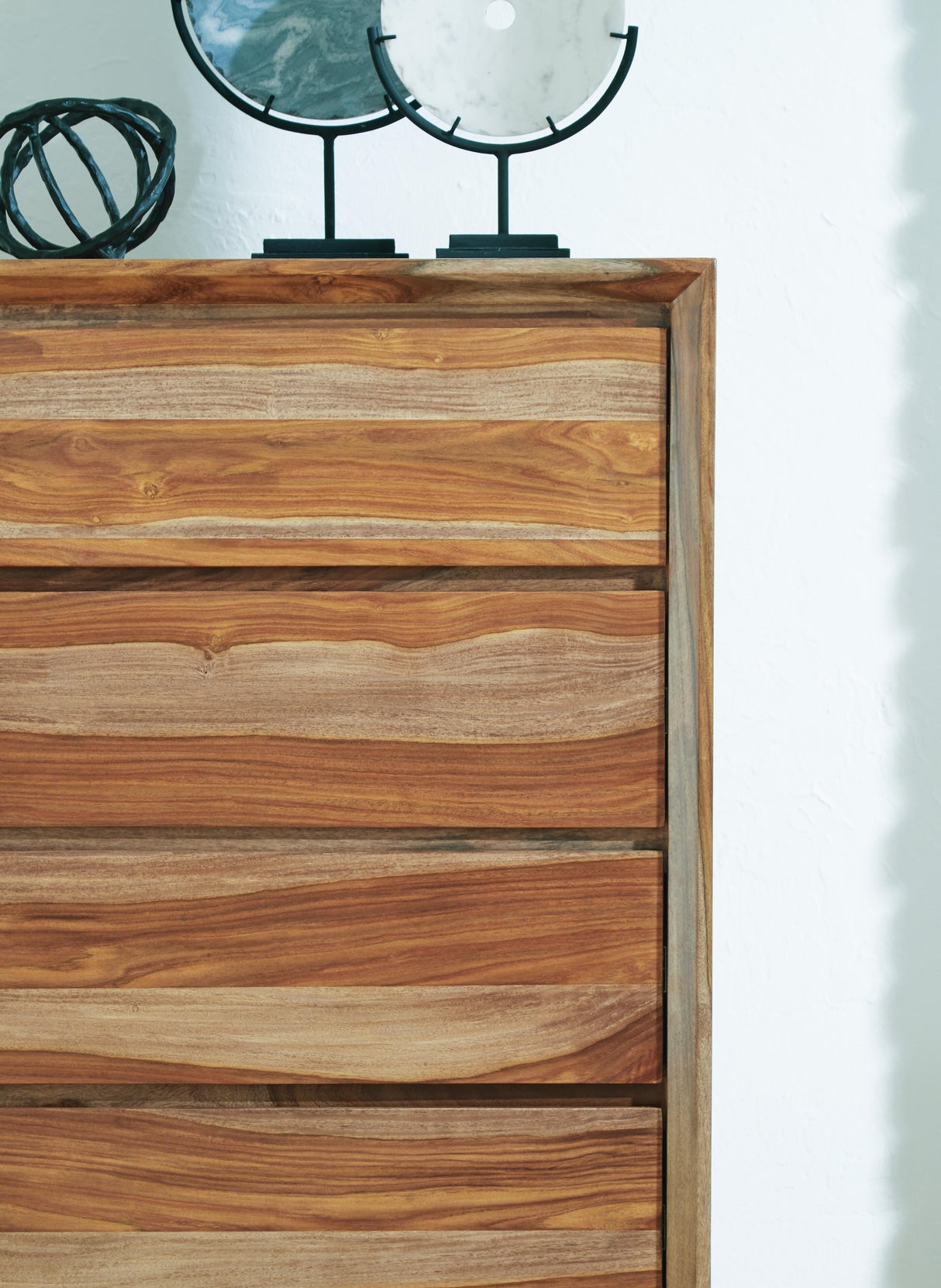 Dressonni Chest of Drawers - B790-46