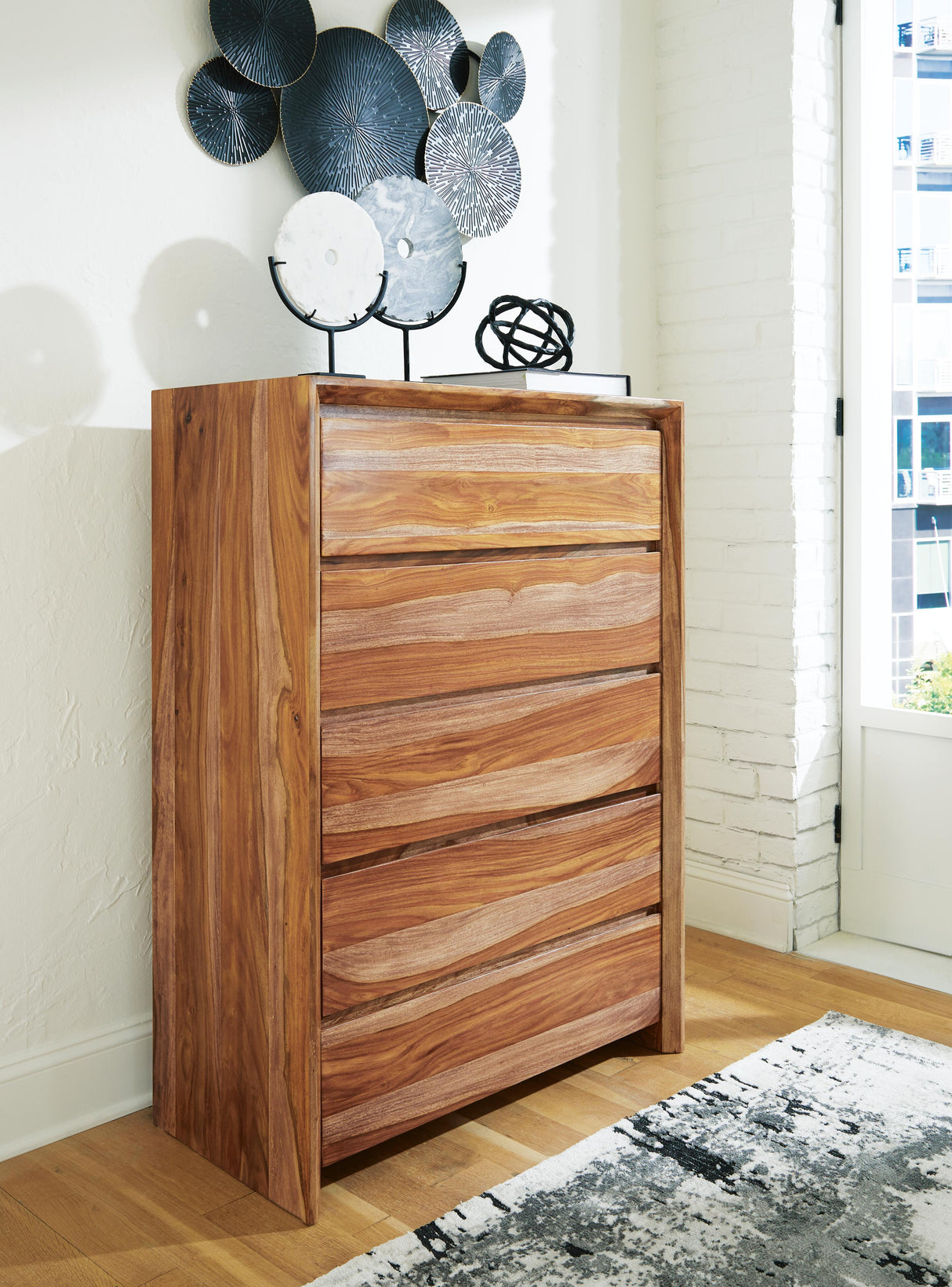 Dressonni Chest of Drawers - B790-46
