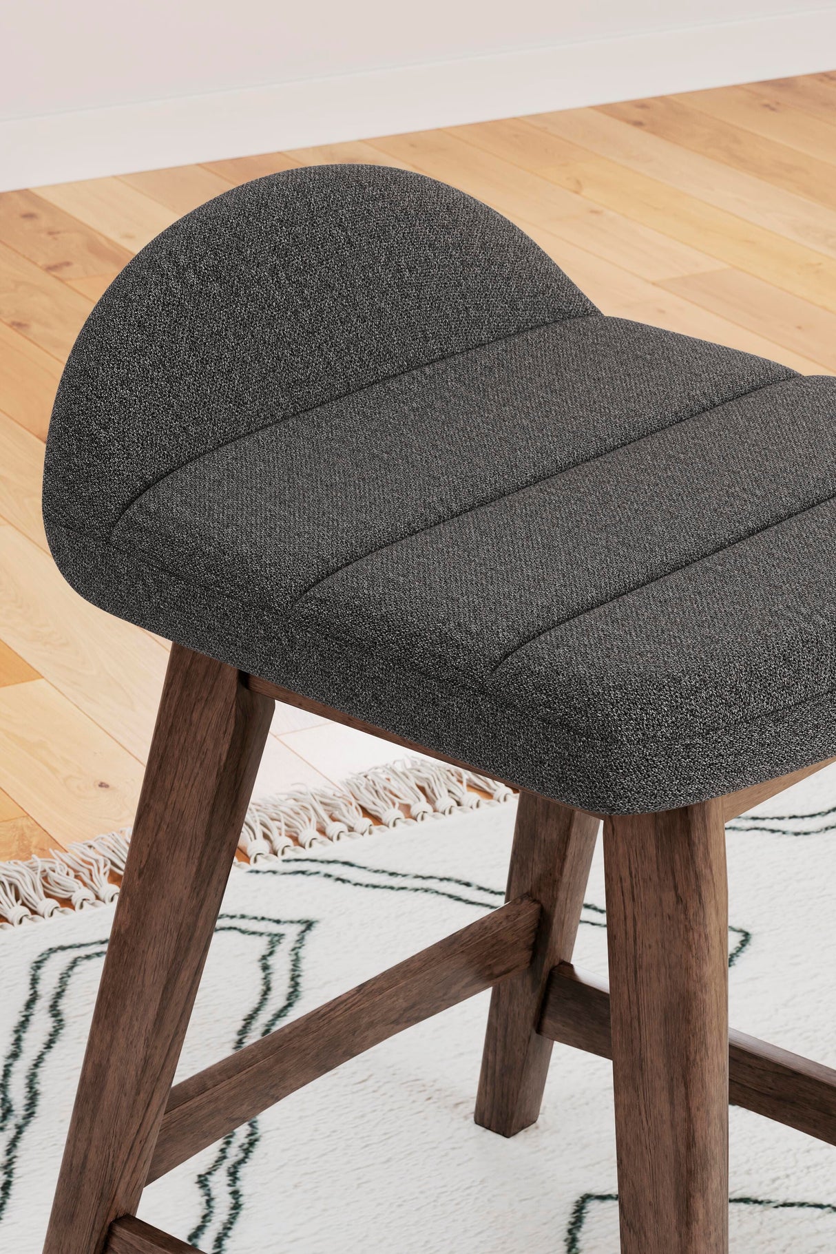 Lyncott Counter Height Bar Stool - D615-224