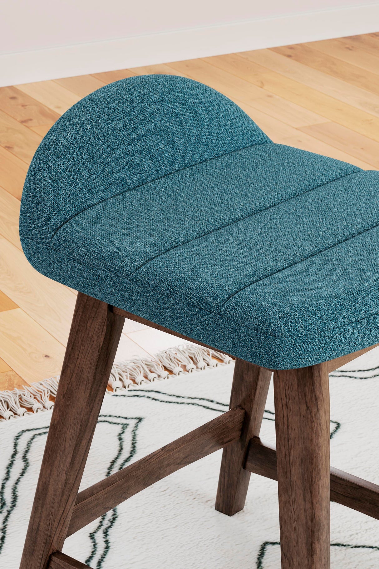 Lyncott Counter Height Bar Stool - D615-324