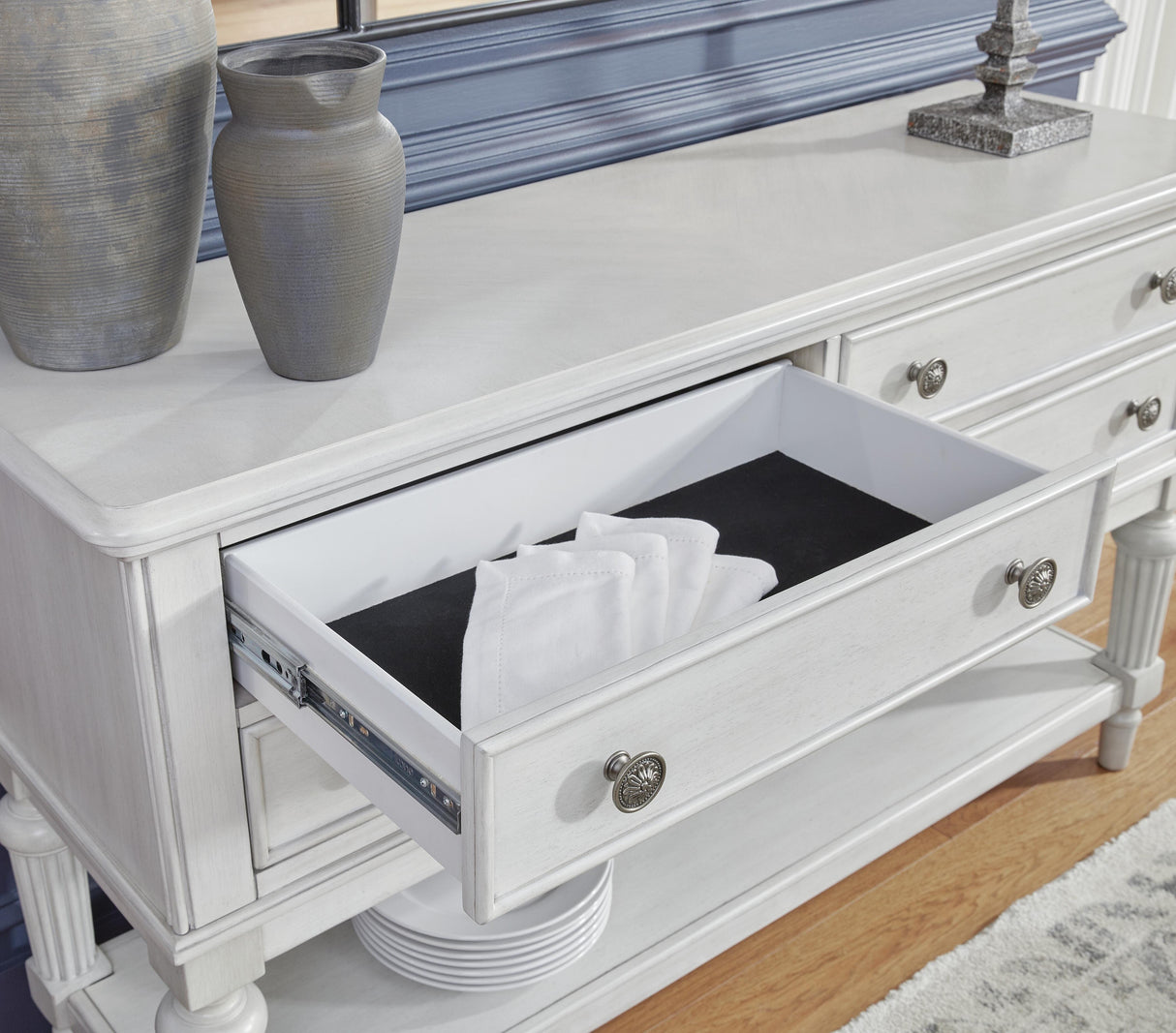 Montelaine Dining Server - D795-60