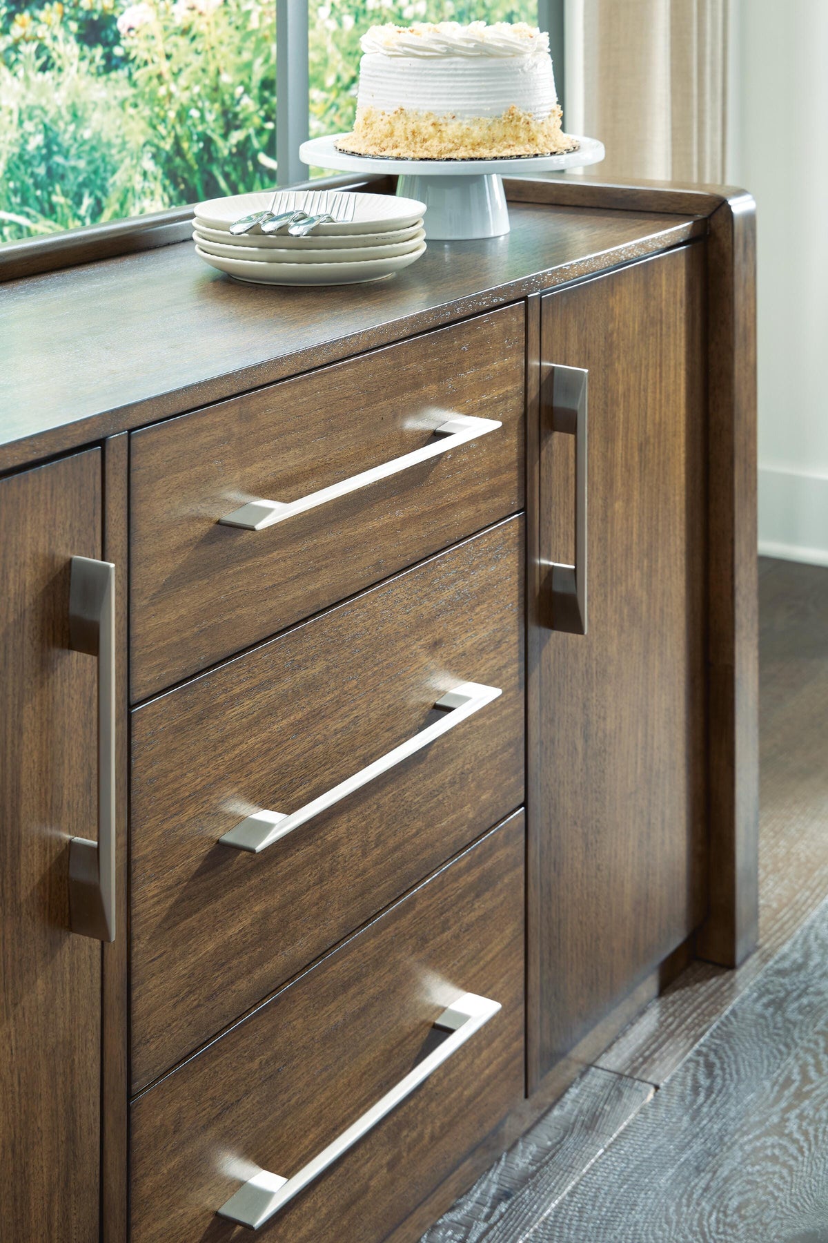 Marxmore Dining Server - D863-60