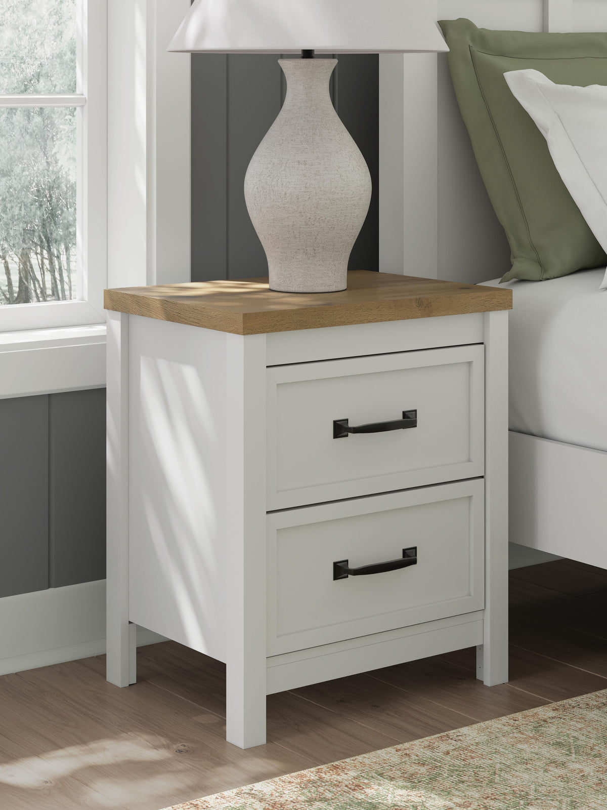 Kerisden Nightstand - EB1480-292