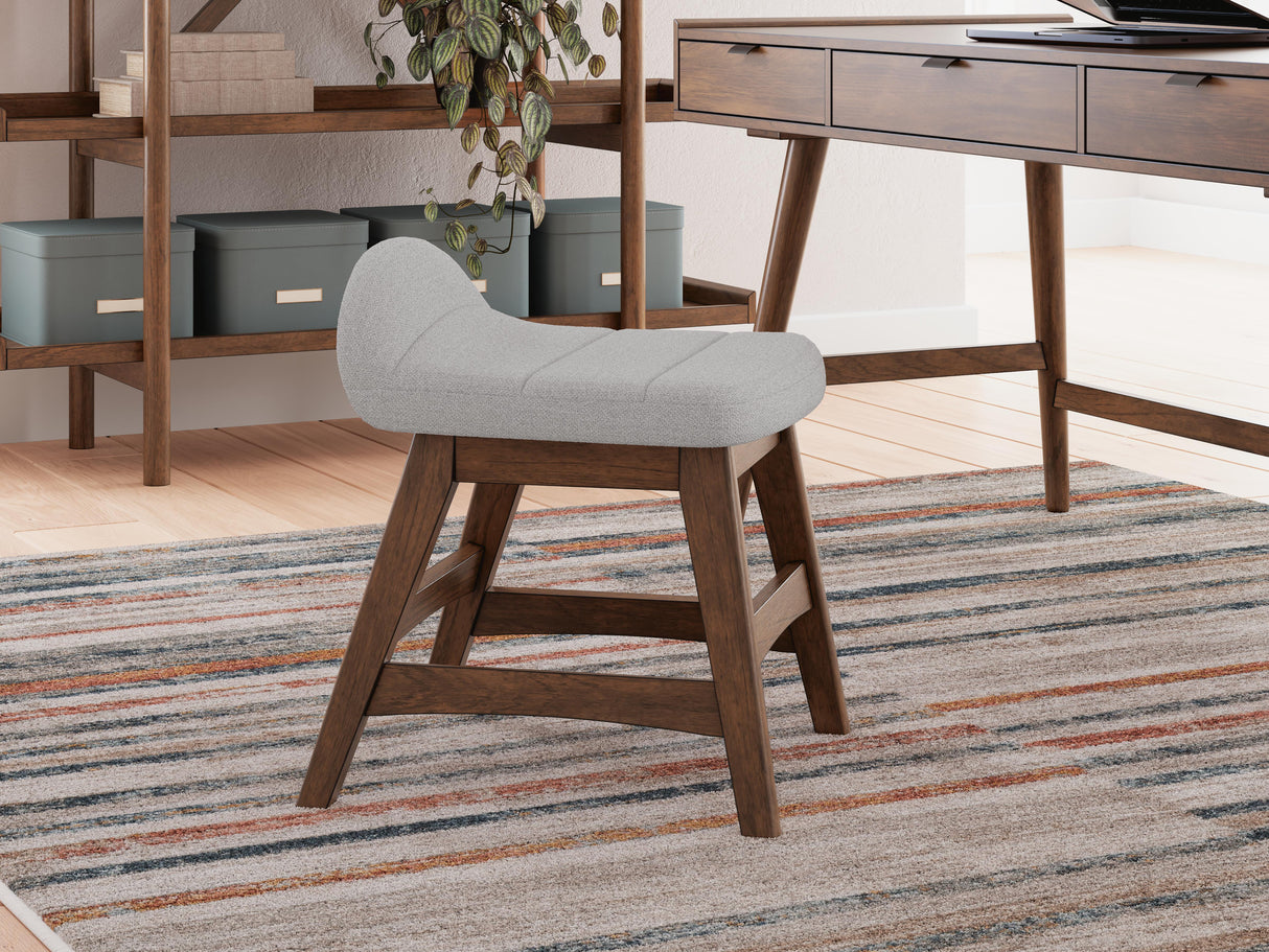 Lyncott Home Office Desk Chair - H615-01