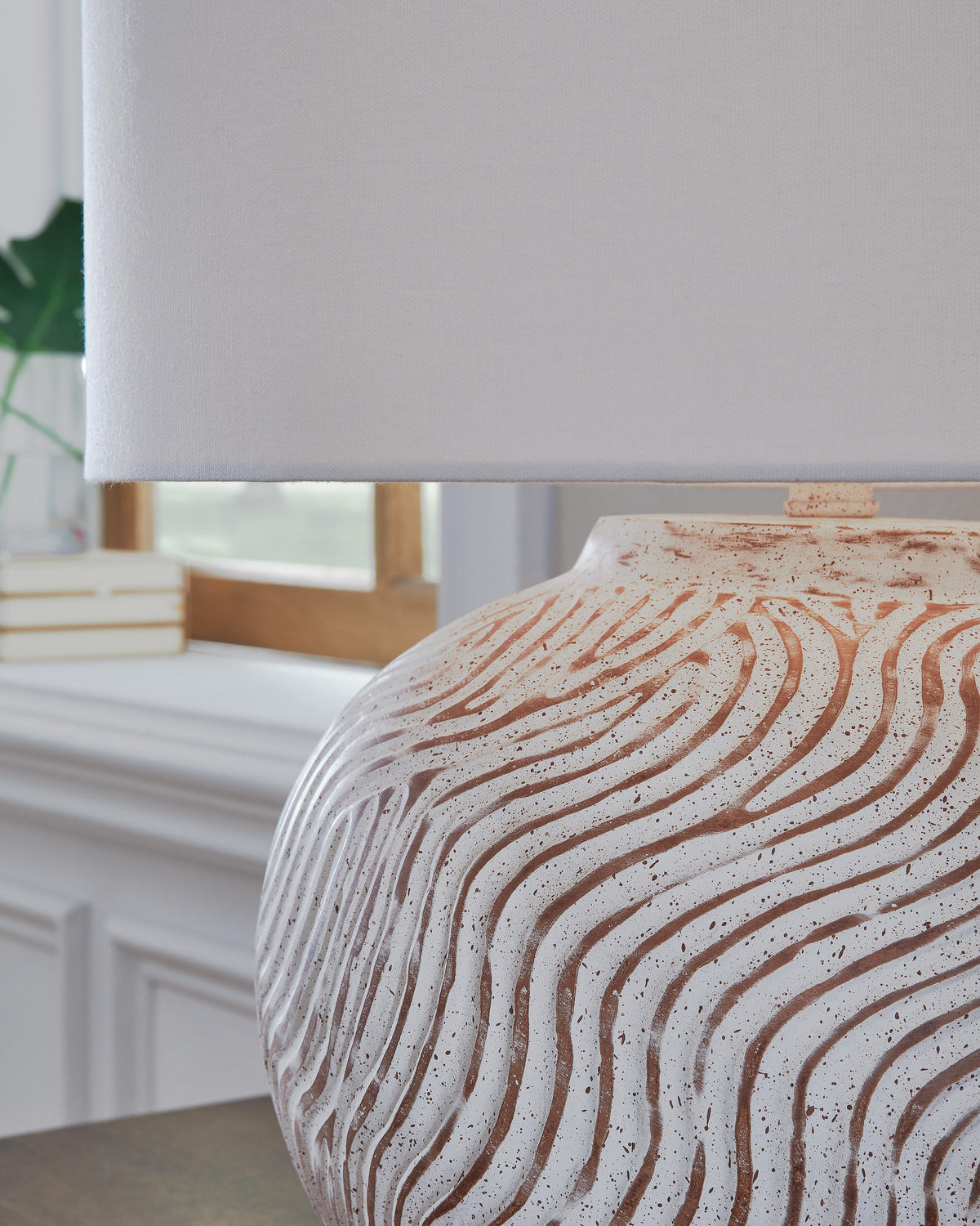 Vien Table Lamp - L100894