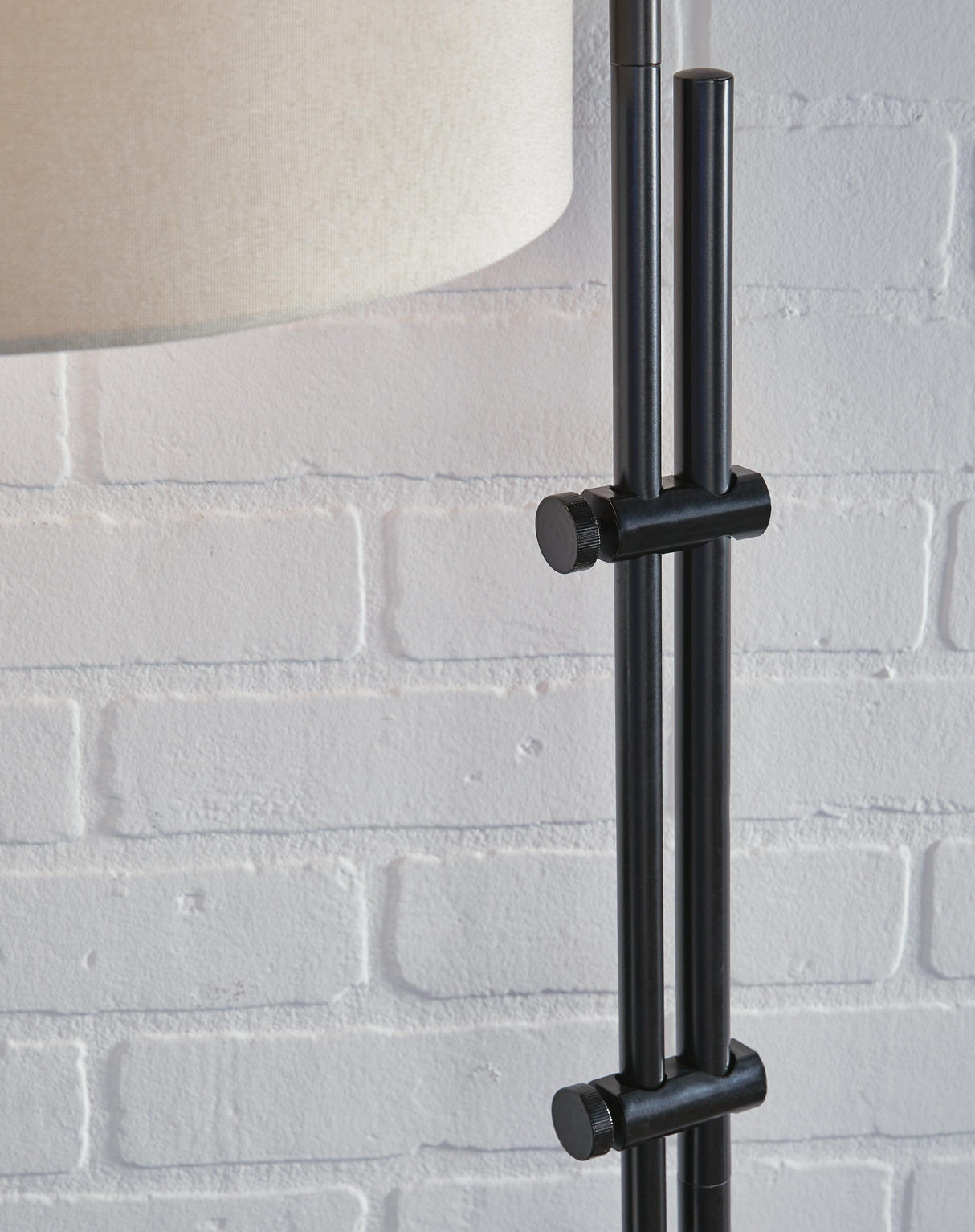 Baronvale Floor Lamp - L206041