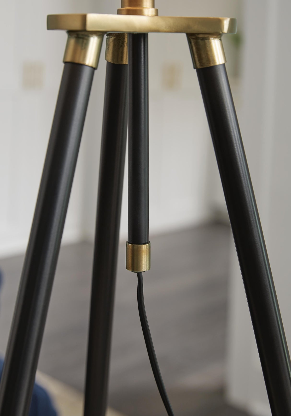 Cashner Floor Lamp - L206101