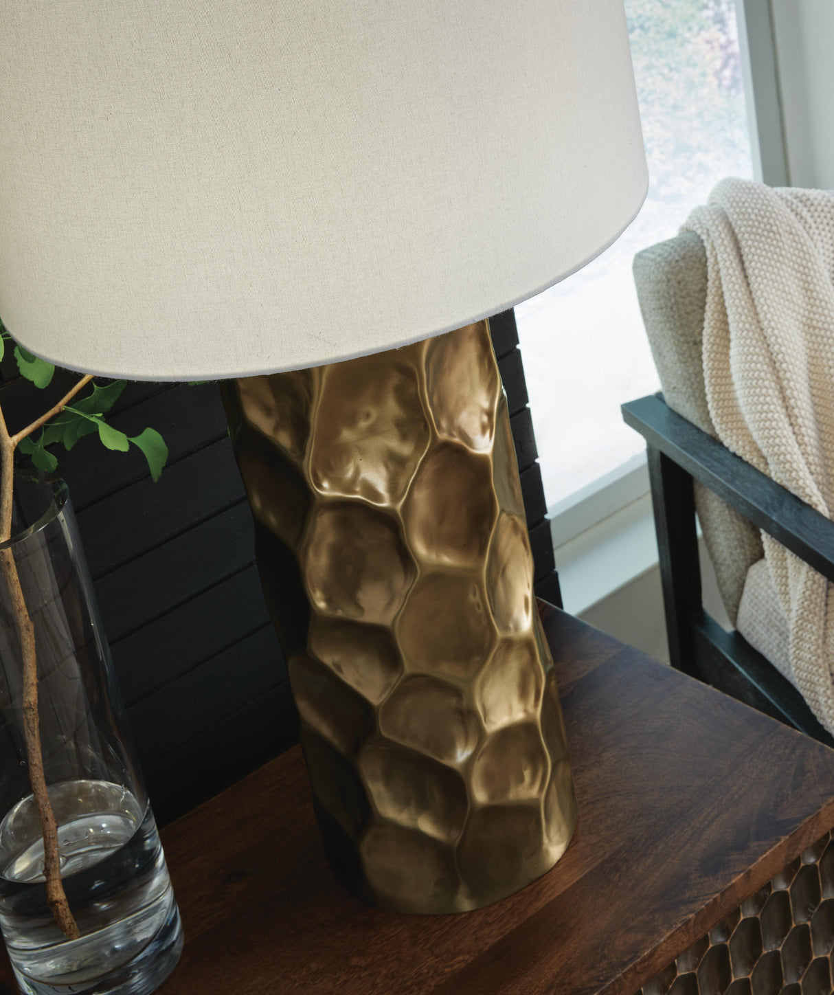 Marshawn Table Lamp - L207524