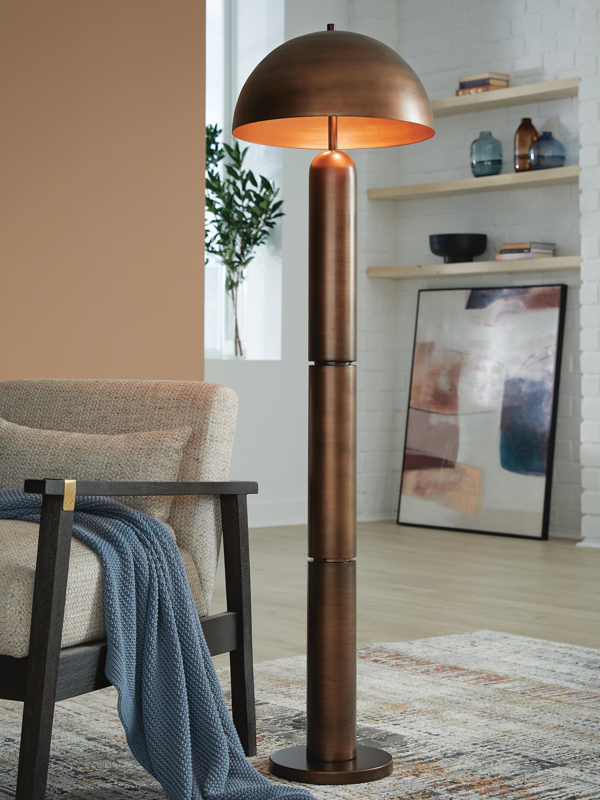 Wendfield Floor Lamp - L208431