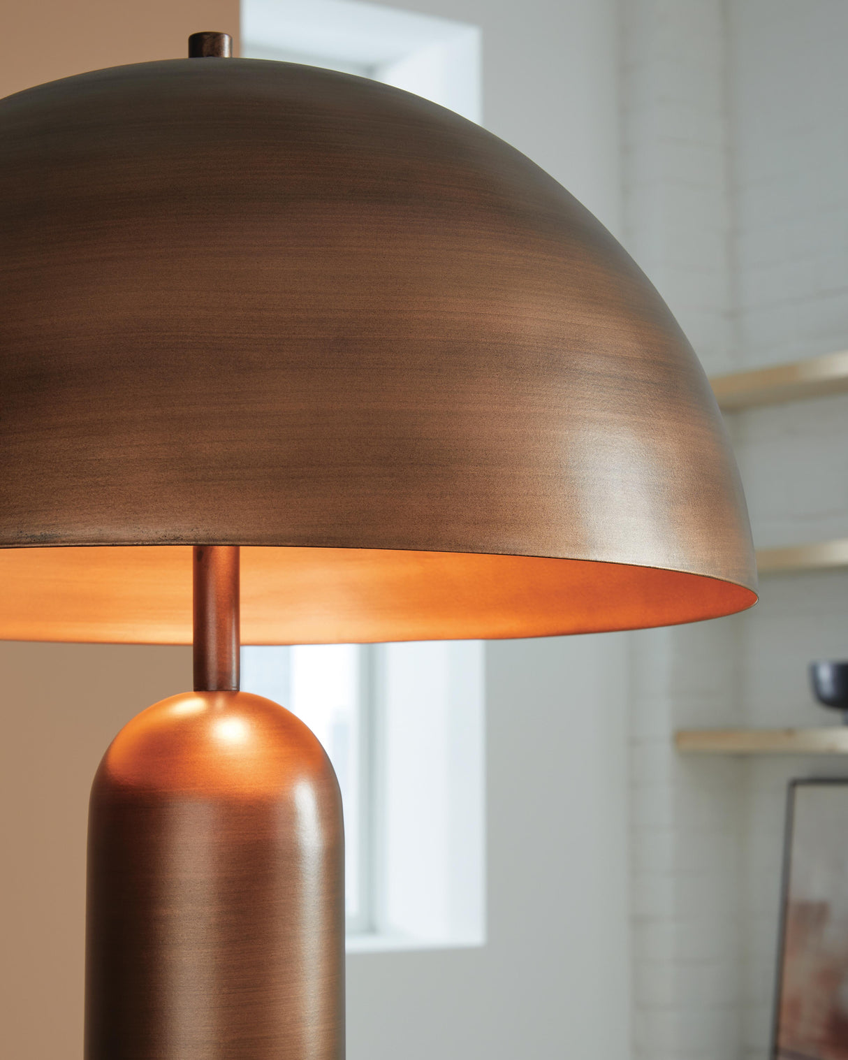 Wendfield Floor Lamp - L208431