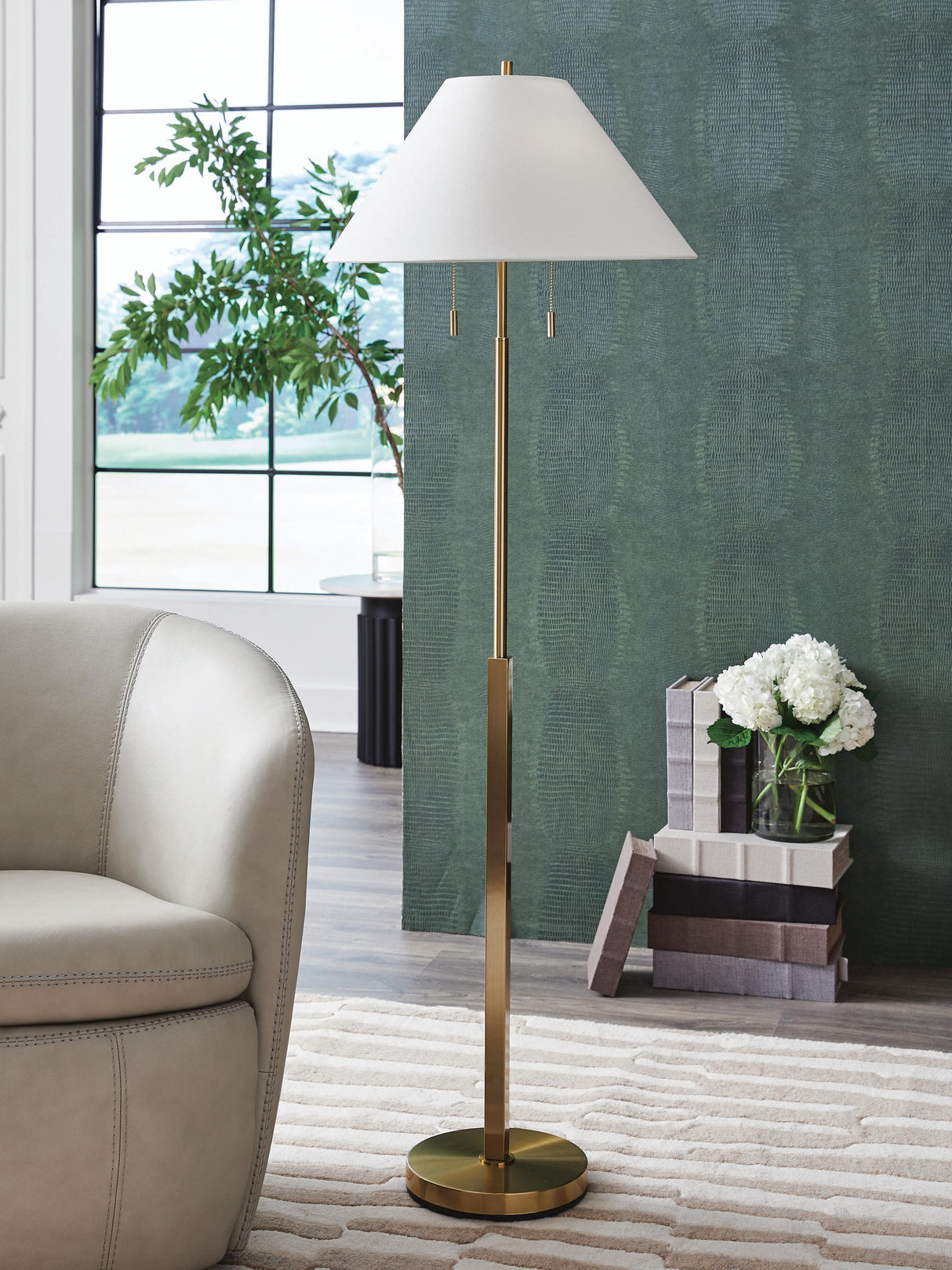 Haigwood Floor Lamp - L208471