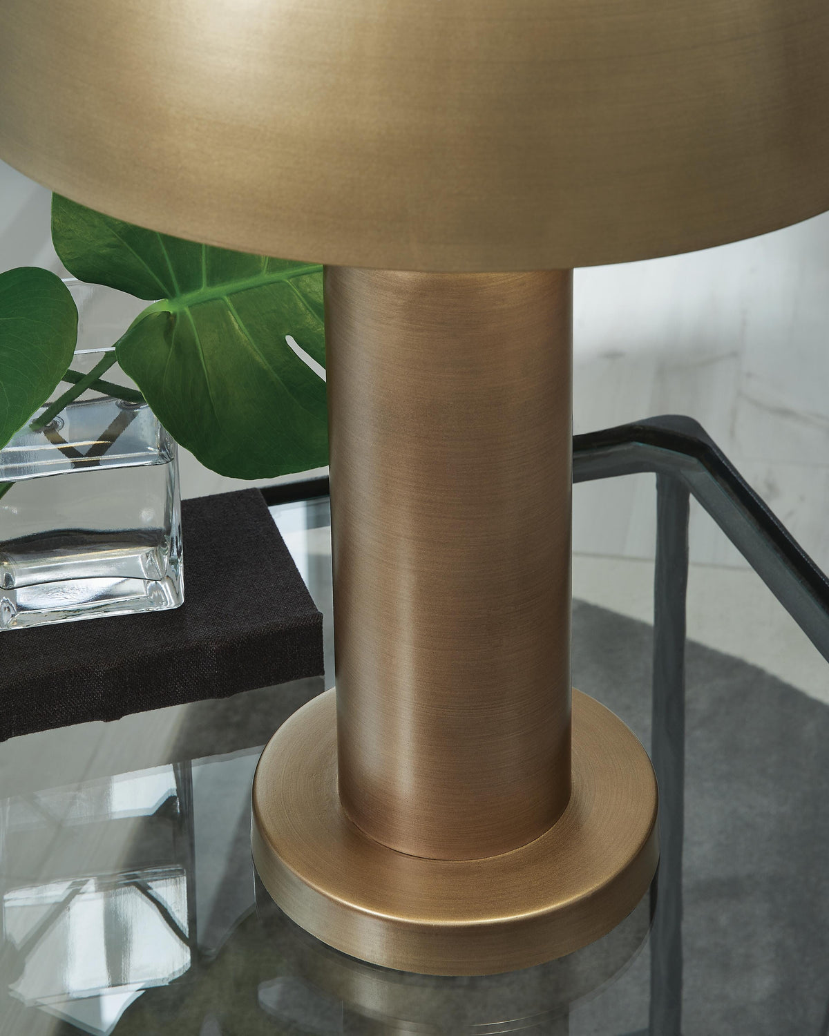 Wendfield Table Lamp - L208514