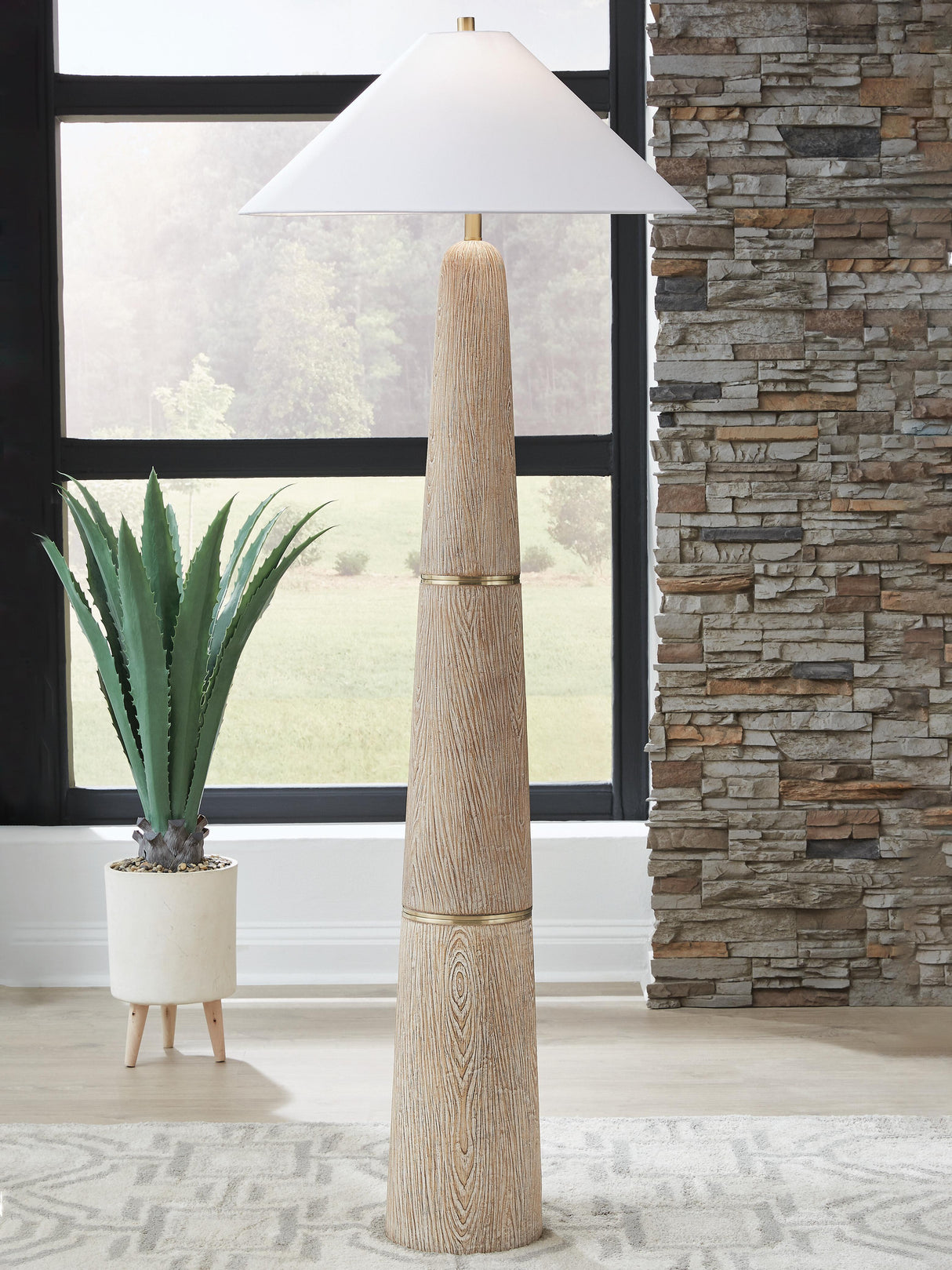 Gasparleigh Floor Lamp - L235811