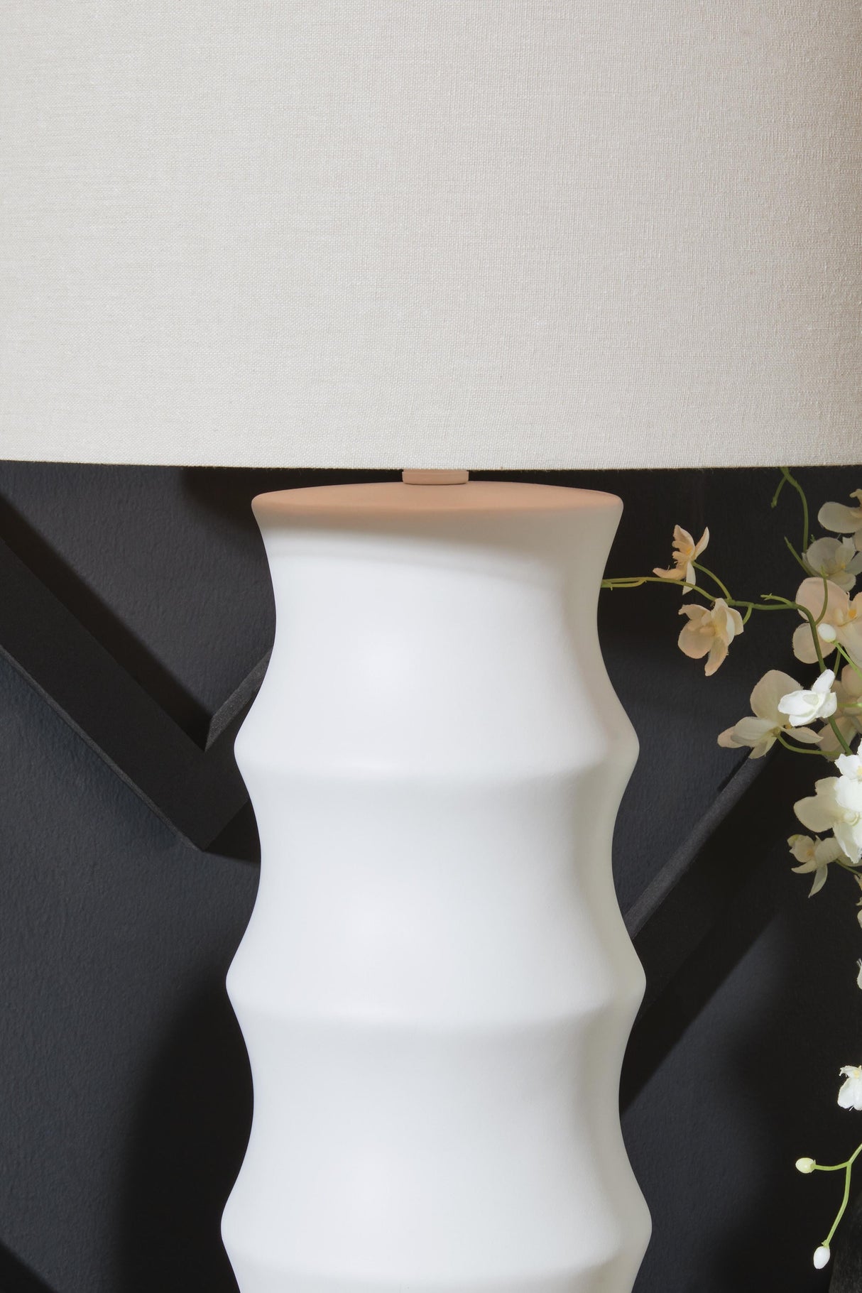 Veraleigh Table Lamp - L235854