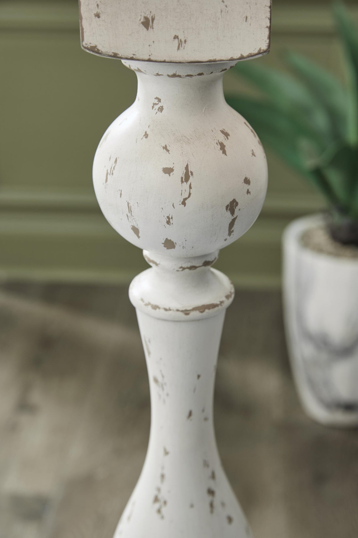 Madsbrook Floor Lamp - L235921