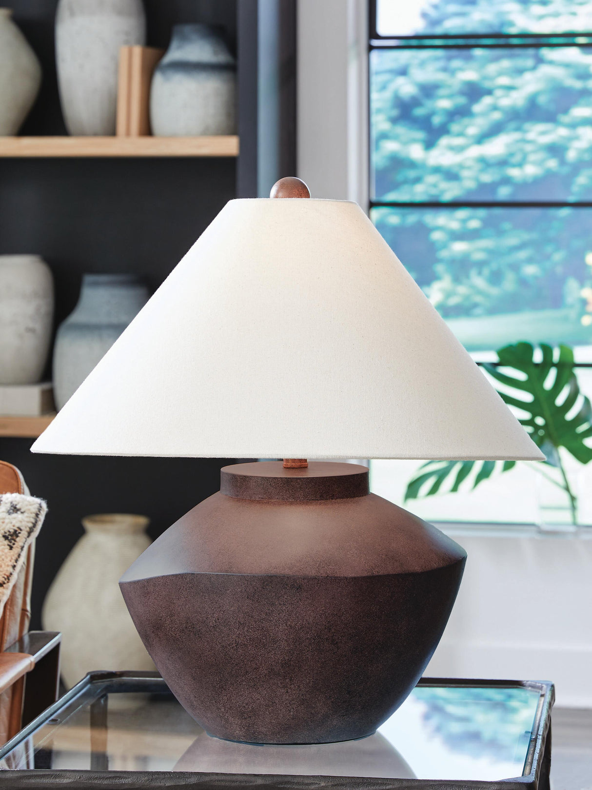 Honsworth Table Lamp - L235994